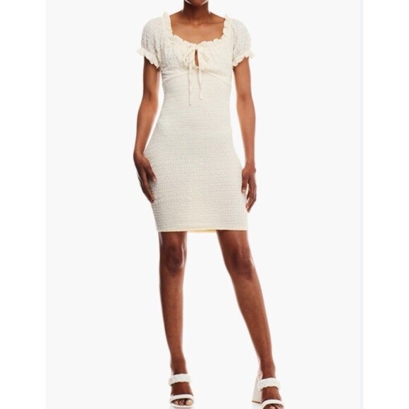 FOREVER 21 Dresses & Skirts - Forever 21 Cute Beige Smocked Ruffled Lace Short Sleeve Dress Size S